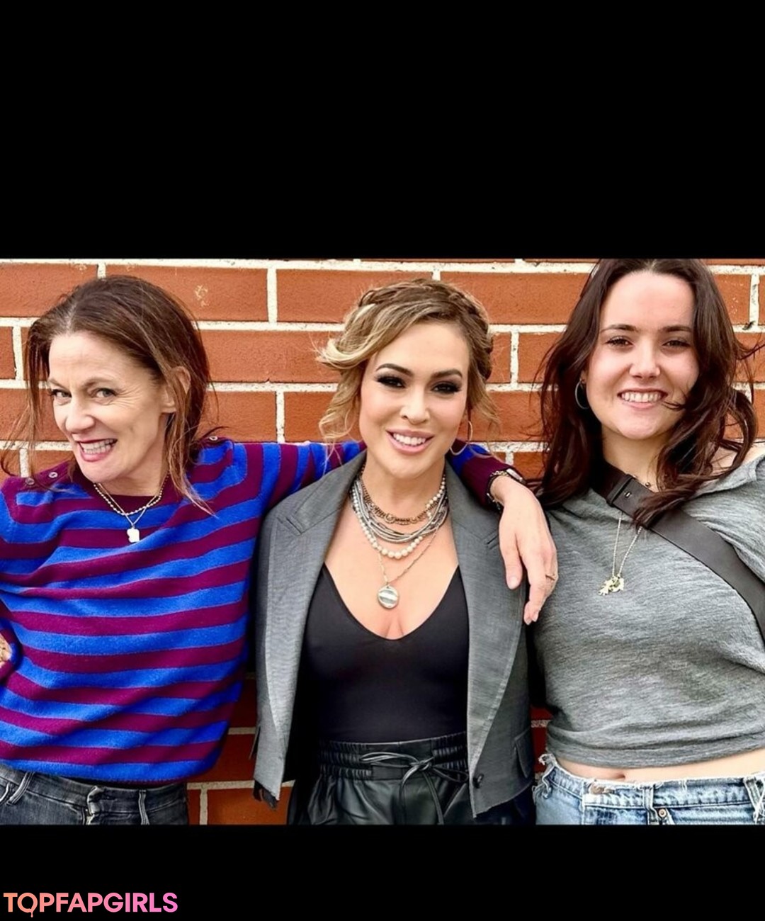 Foto di nudo di fuga di OnlyFans di Alyssa Milano #294 Foto di nudo di fuga di OnlyFans di Alyssa Milano #294