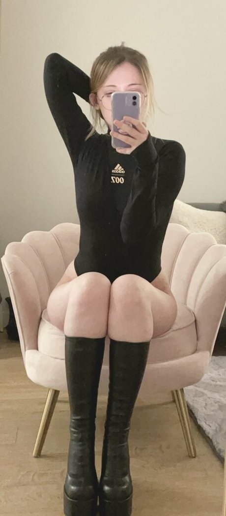 Foto di nudo di fuga di OnlyFans di Soniccitrush