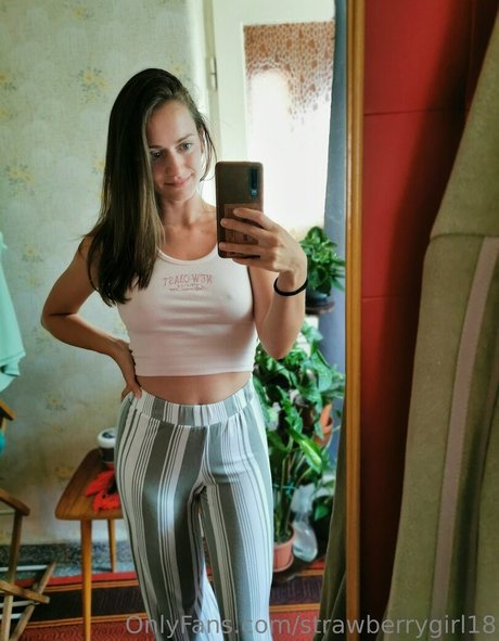 Foto di nudo di fuga di OnlyFans di Strawberrygirl18