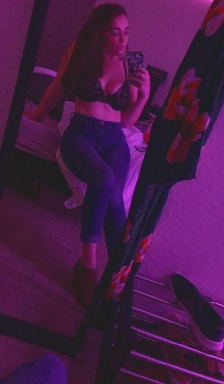 Foto di nudo di fuga di OnlyFans di Emily Fox