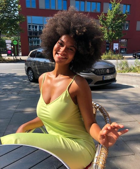 Foto di nudo di fuga di OnlyFans di Angesophie Reich
