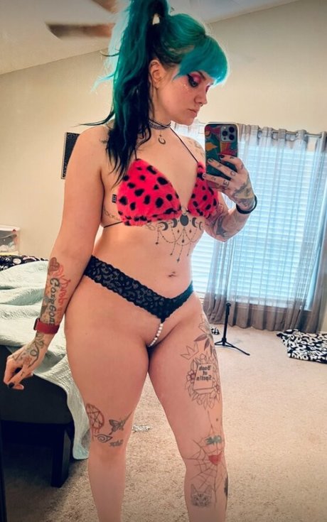 Foto di nudo di fuga di OnlyFans di Happilyeverawful