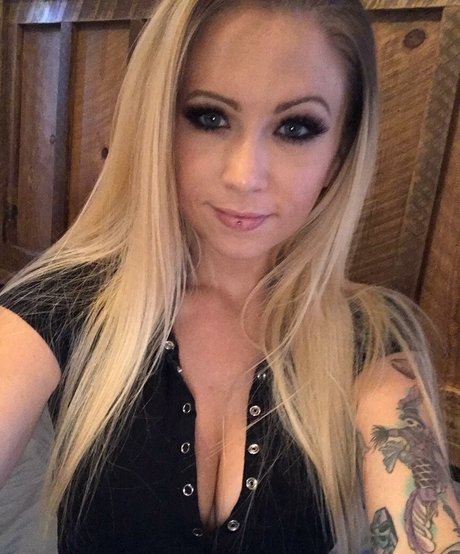 Foto di nudo di fuga di OnlyFans di Chloe James