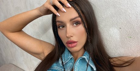 Foto di nudo di fuga di OnlyFans di Adalline