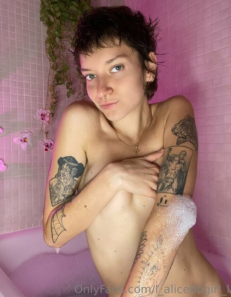 Foto di nudo di fuga di OnlyFans di Lalicebbgirll