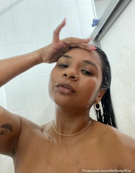 Foto di nudo di fuga di OnlyFans di Badgirl Eve