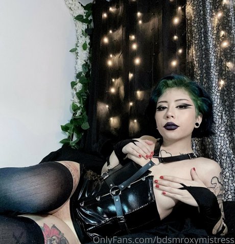 Foto di nudo di fuga di OnlyFans di Mistressroxybdsm
