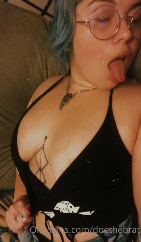 Foto di nudo di fuga di OnlyFans di Doethebrat