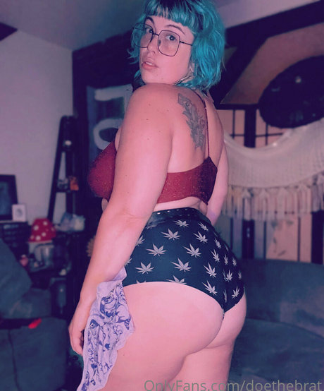 Foto di nudo di fuga di OnlyFans di Doethebrat