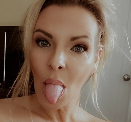 Foto di nudo di fuga di OnlyFans di Goddess Kathena