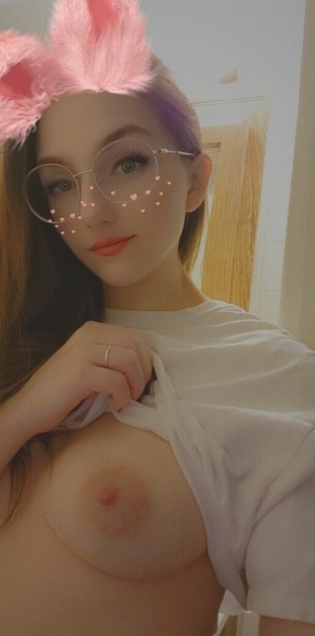 Foto di nudo di fuga di OnlyFans di Aevimari