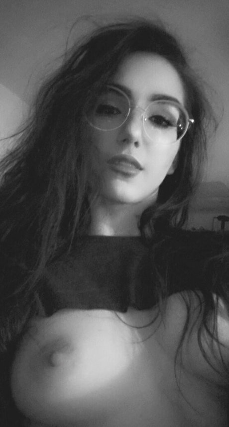 Foto di nudo di fuga di OnlyFans di Aevimari
