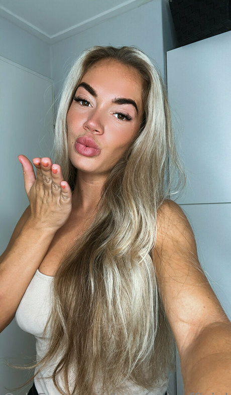 Foto di nudo di fuga di OnlyFans di Lunalustofficial