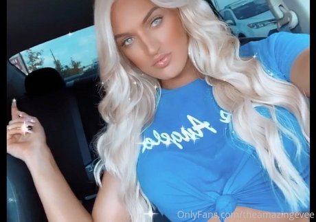 Foto di nudo di fuga di OnlyFans di Theeveemarie