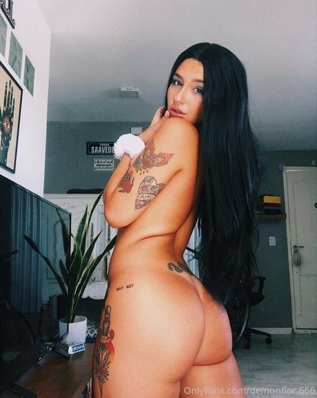 Foto di nudo di fuga di OnlyFans di Demonflor666