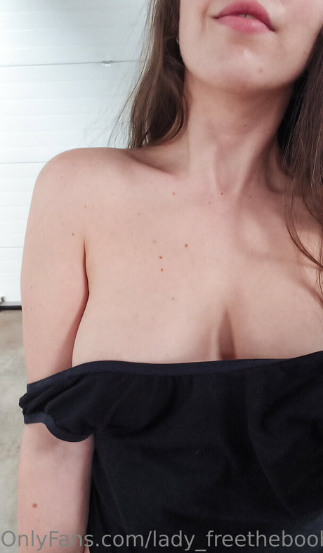 Foto di nudo di fuga di OnlyFans di Ladyfreetheboobs