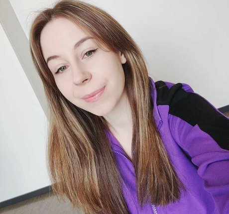 Foto di nudo di fuga di OnlyFans di Actuallyalisa
