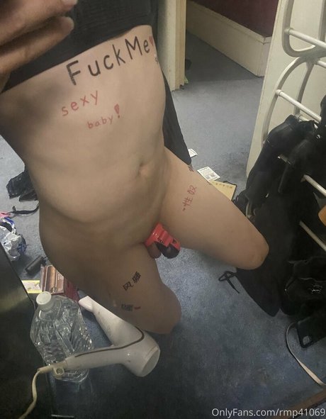Foto di nudo di fuga di OnlyFans di Charlotteniya