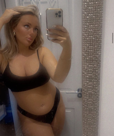 Foto di nudo di fuga di OnlyFans di Caitlin Appleyard
