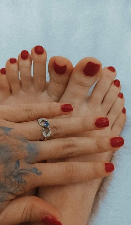 Foto di nudo di fuga di OnlyFans di Al3gomita