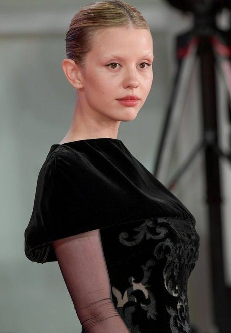 Foto di nudo di fuga di OnlyFans di Mia Goth