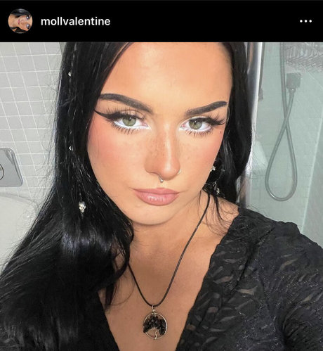 Foto di nudo di fuga di OnlyFans di Moll Valentine