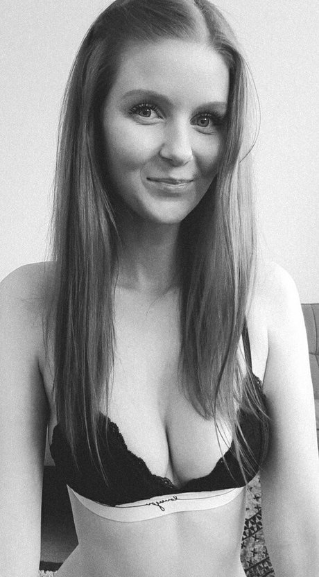 Foto di nudo di fuga di OnlyFans di Littlebee