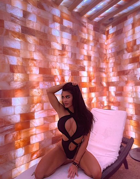 Foto di nudo di fuga di OnlyFans di Elenathebeautiful