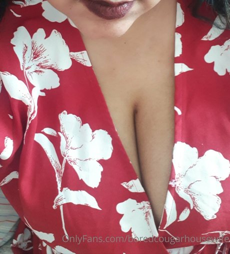 Boredcougarhousewife
