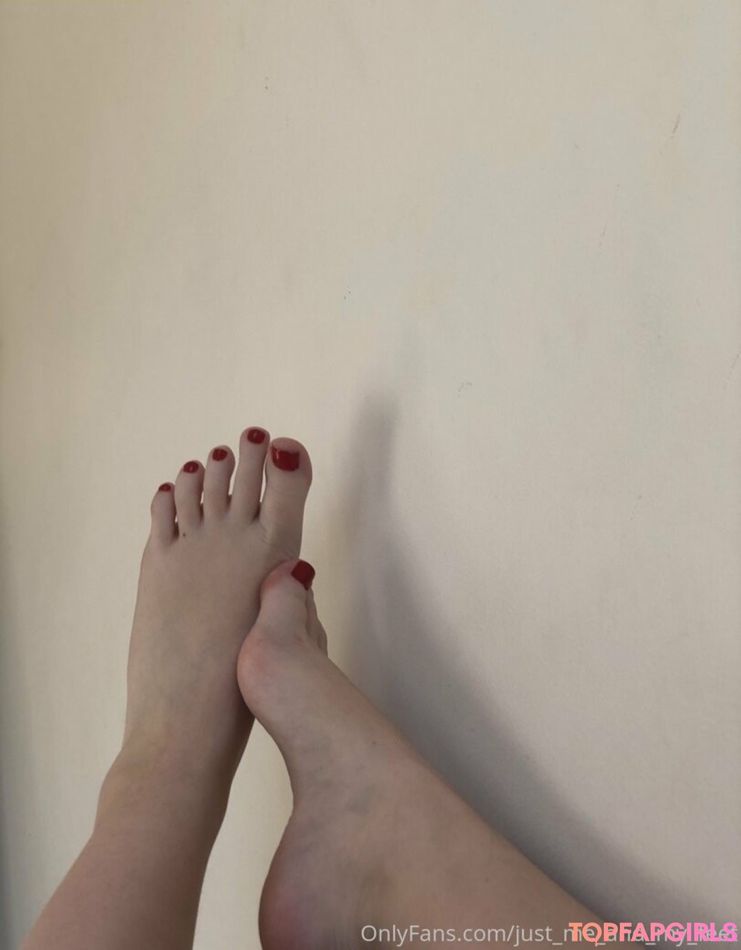 Foto di nudo di fuga di OnlyFans di Justmeandmyfeet #2 Foto di nudo di fuga di OnlyFans di Justmeandmyfeet #2
