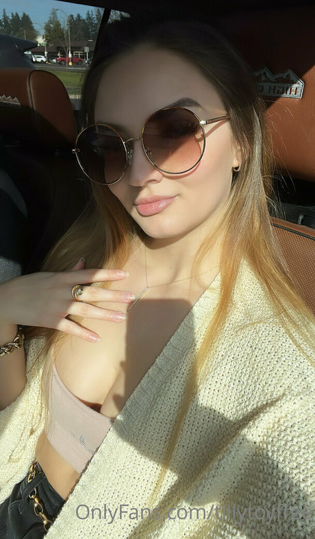 Foto di nudo di fuga di OnlyFans di Tillytoyfree