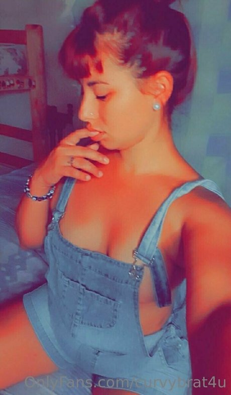 Foto di nudo di fuga di OnlyFans di Curvybrat4u