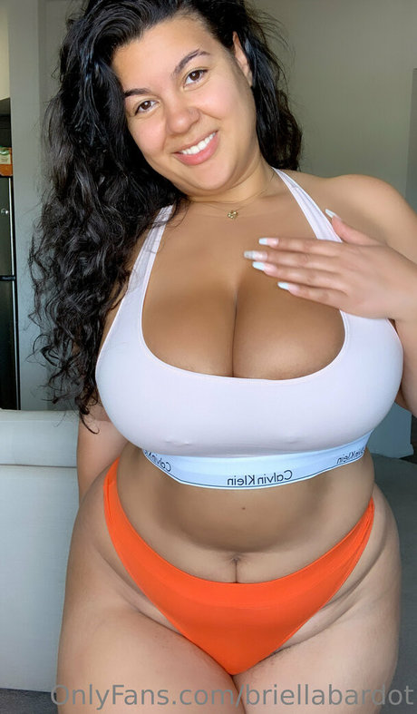 Foto di nudo di fuga di OnlyFans di Briellabardot
