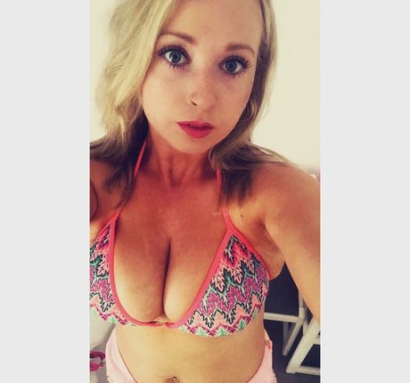 Foto di nudo di fuga di OnlyFans di Ellie Cassidy