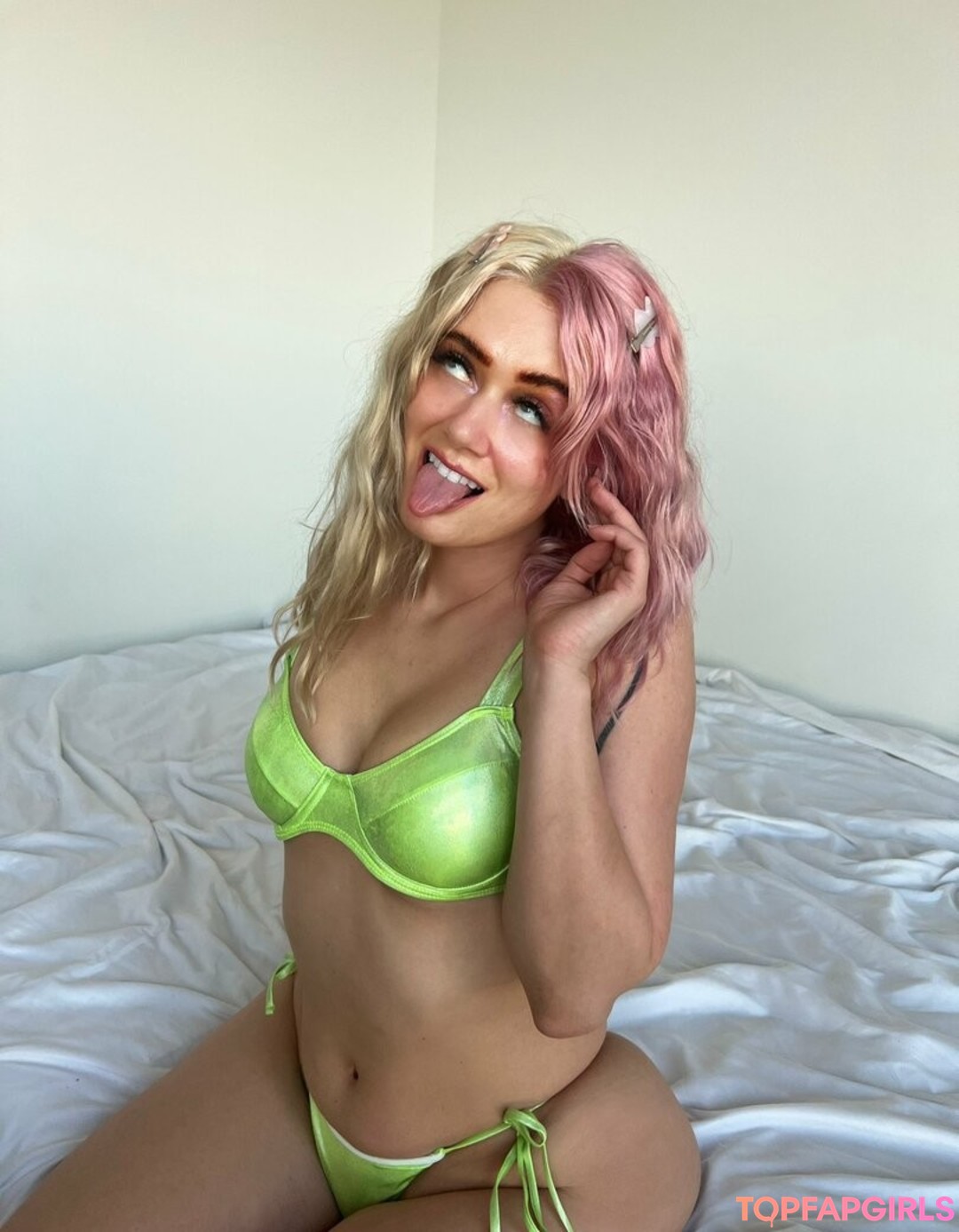 Foto di nudo di fuga di OnlyFans di Pinkfloweremoji #21 Foto di nudo di fuga di OnlyFans di Pinkfloweremoji #21