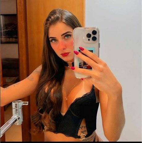 Foto di nudo di fuga di OnlyFans di Cintia Colombino