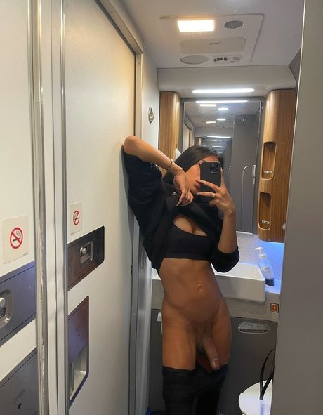 Foto di nudo di fuga di OnlyFans di Supreme North