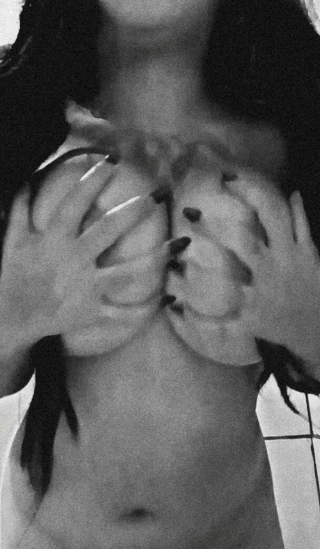Foto di nudo di fuga di OnlyFans di Fernanda Profana