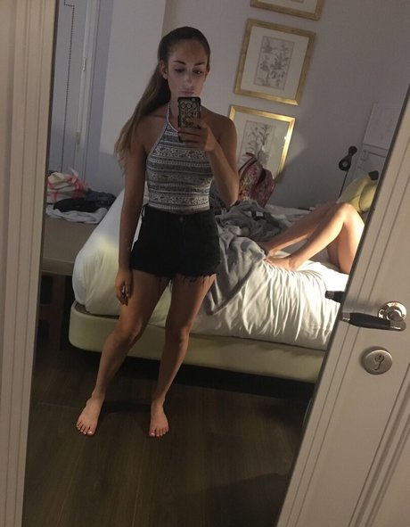 Foto di nudo di fuga di OnlyFans di Leila Saltzman