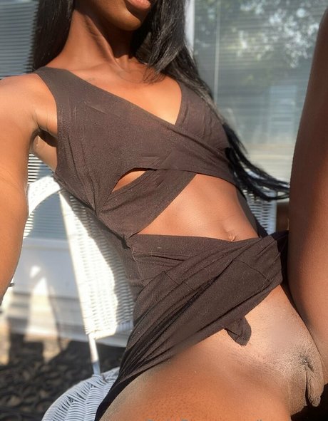 Foto di nudo di fuga di OnlyFans di Lomlzara