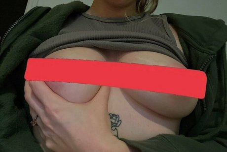 Foto di nudo di fuga di OnlyFans di Megredhairxoxotease