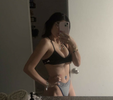 Foto di nudo di fuga di OnlyFans di Emilia Torres