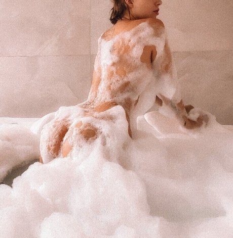 Foto di nudo di fuga di OnlyFans di Euyaz