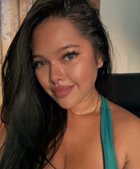 Curvymoanaaa
