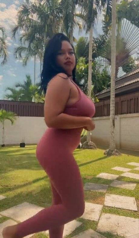 Foto di nudo di fuga di OnlyFans di Curvymoanaaa