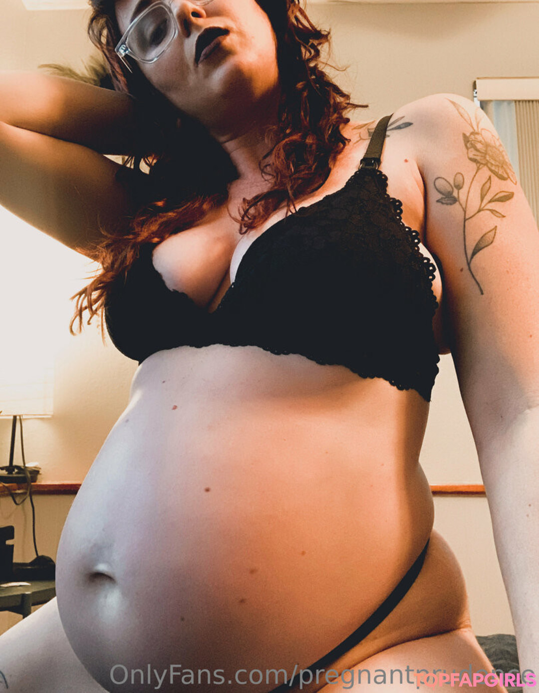 Foto di nudo di fuga di OnlyFans di Pregnantprudence #31 Foto di nudo di fuga di OnlyFans di Pregnantprudence #31