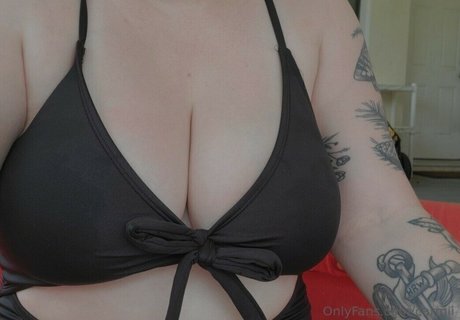 Foto di nudo di fuga di OnlyFans di Carmii