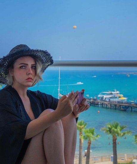 Foto di nudo di fuga di OnlyFans di Alina Rin