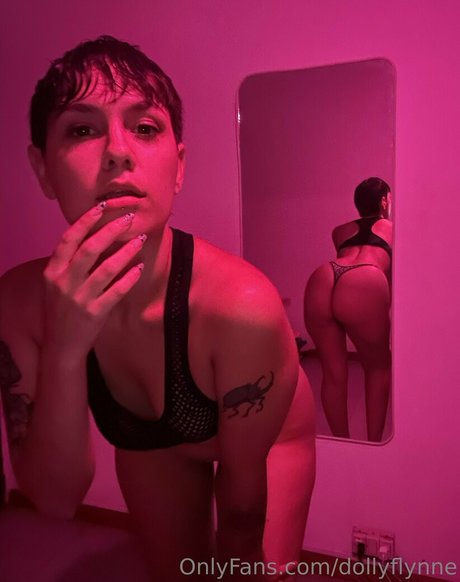Foto di nudo di fuga di OnlyFans di Dollyflynne