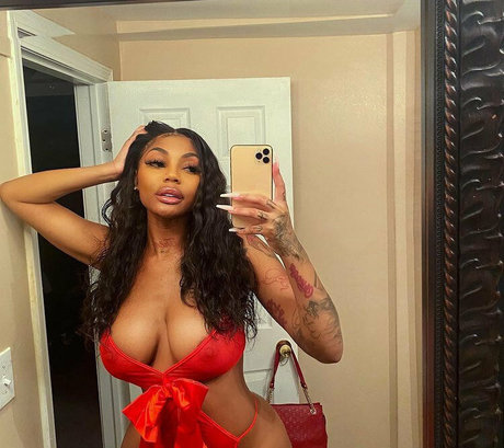 Foto di nudo di fuga di OnlyFans di Brandisheri
